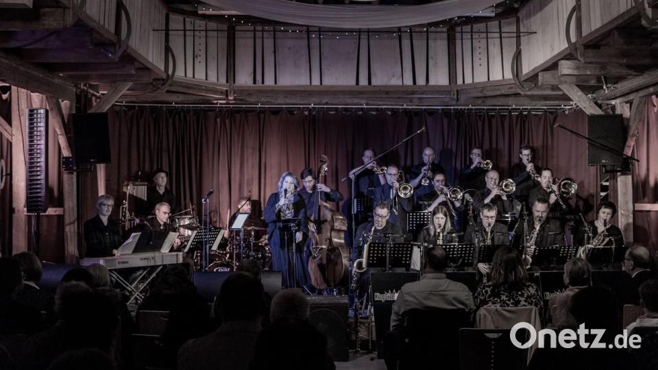 Die Lumperer Hall ist die traditionelle Spielstätte für das Adventskonzert der „King Size Big Band“. Bild: Thomas Betz/exb