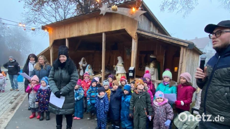 Die Adventsbesinnung in Süß ist jedes Jahr eine feste Größe in der Vorweihnachtszeit. Auch der Kindergarten wirkt daran mit. Bild: Erhard Ströhl/exb