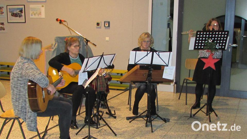 Auch die Neusorger Stubenmusik unter der Leitung von Christine Dux bot ein paar Stücke dar. Bild: exa