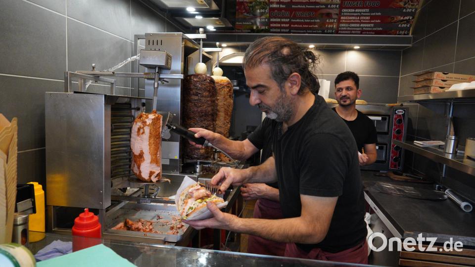 Döner mit Leberkäse und süßem Senf? Das bietet Marco Cakmak in Tirschenreuth an. Archivbild: kaz