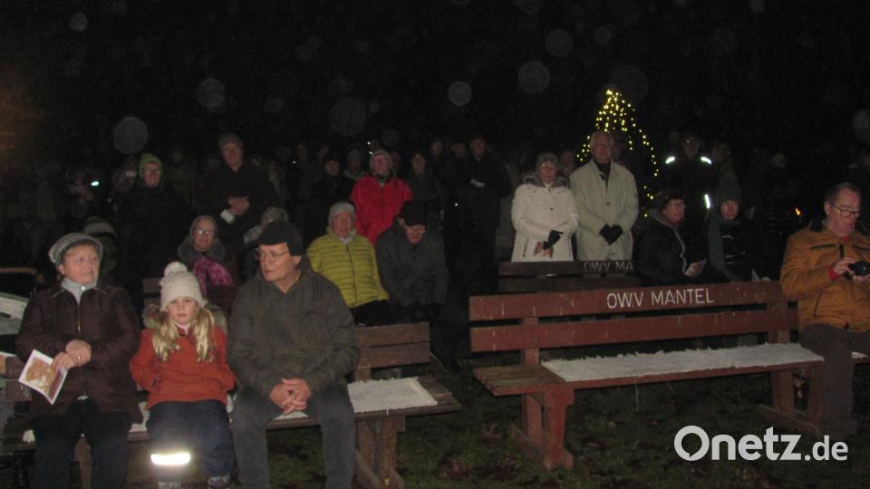 Gut 250 Besucher waren zur Waldweihnacht des OWV Mantel gekommen. Bild: sei