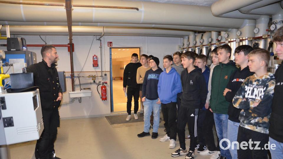 Jugendliche der Real- und Mittelschulen informierten sich über Berufe im Handwerk, in der Industrie, bei Dienstleistern oder über schulische Weiterbildungsmöglichkeiten. Bild: Realschule im Stiftland/exb
