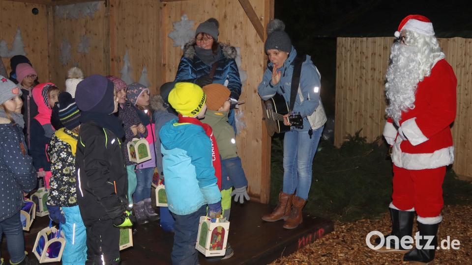 Die Vorschulkinder des Kindergartens An der Allee freuten sich über den Nikolaus-Besuch. Bild: mfh