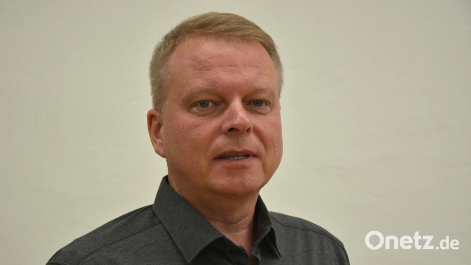 "Mein Praxispersonal telefoniert bereits jetzt mehrere Stunden pro Woche, um Patienten in Kliniken einweisen zu können." (Dr. Achim Nemsow) Bild: jr