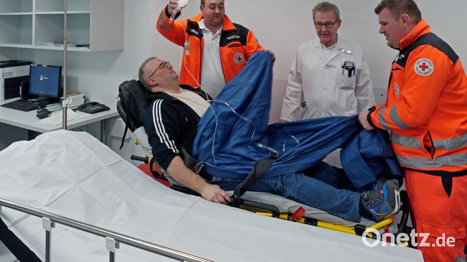 Ein Hypotoniker mit Atembeschwerden wird eingeliefert. Der Erstverdacht Herzinfarkt bestätigt sich bei ihm nicht. Bild: tr