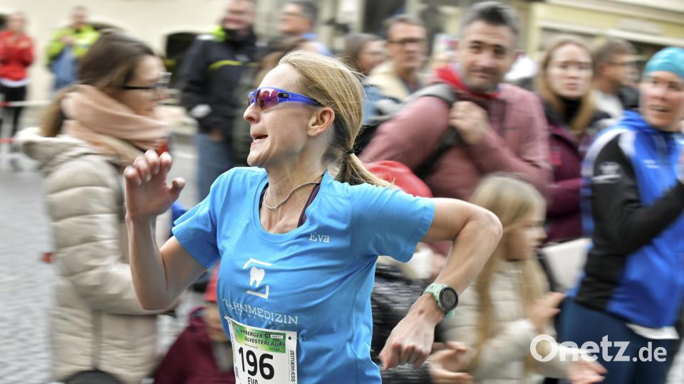 Eva Haberl von der DJK Ursensollen war beim Hauptlauf über 7500 Meter die zweitschnellste Frau. Bild: Hubert Ziegler