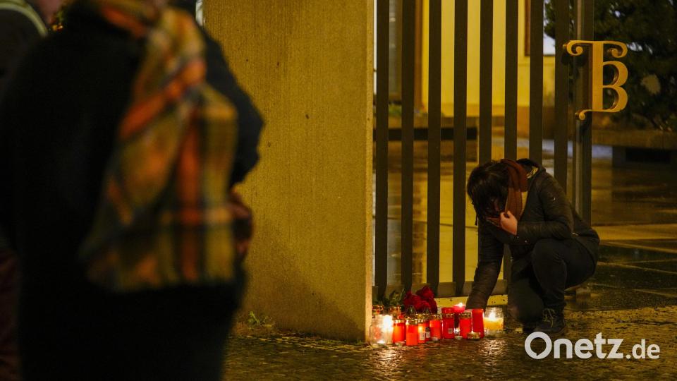 Ein Schütze hat vor dem Gebäude der Philosophischen Fakultät der Karls-Universität in der Prager Innenstadt das Feuer eröffnet und viele Menschen getötet. Bild: Petr David Josek/dpa