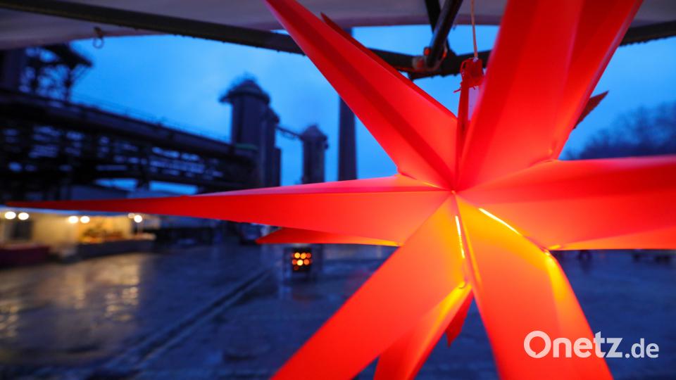 Das Wetter spielte nicht mit beim Weihnachtsmarkt auf der Hochofen-Plaza. Schöne Fotomotive ergaben sich trotzdem. Bild: Wolfgang Steinbacher