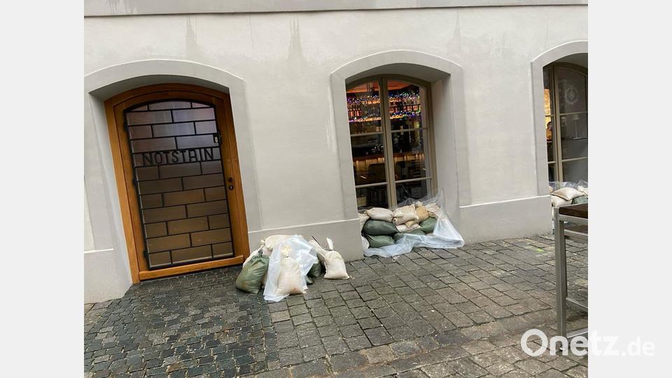 In Amberg liegen die Sandsäcke bereit. Bild: ass