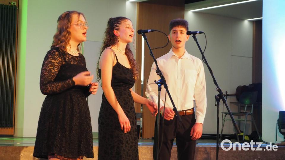 Lilly Würschinger, Franziska Wüst und Felix König bekamen für ihren Beitrag einen Riesen-Applaus. Bild: krb