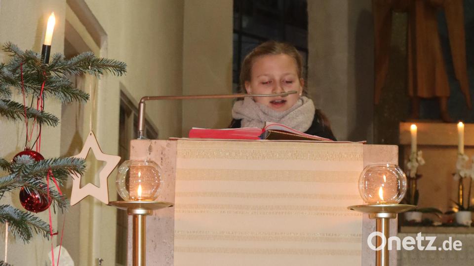 Krippenfeier einmal anders - Das Weihnachtsevangelium wurde in diesem Jahr von zwei Kindern vorgelesen. Das Krippenspiel gab es per Video in diesem Jahr animiert. Bild: wrm