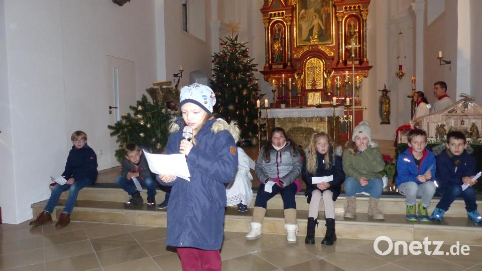 Sehr gut hörbar war die Weihnachtsgeschichte in der neurenovierten Kirche. Bild: sl