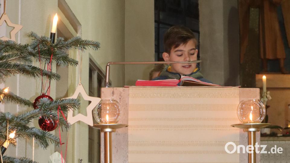 Krippenfeier einmal anders - Das Weihnachtsevangelium wurde in diesem Jahr von zwei Kindern vorgelesen. Das Krippenspiel gab es per Video in diesem Jahr animiert. Bild: wrm
