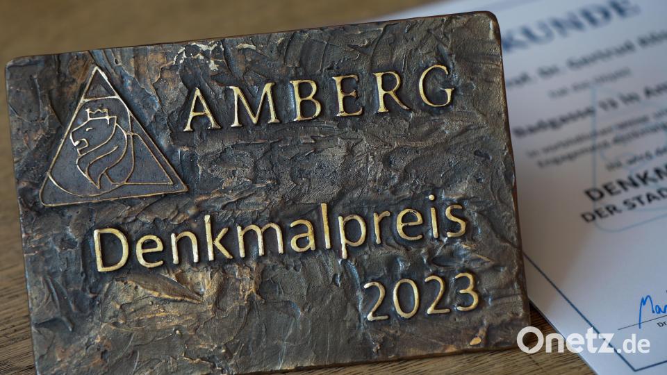 Die Plakette von Hanna Regina Uber und Robert Diem gab es zum Preisgeld dazu. Bild: Wolfgang Steinbacher
