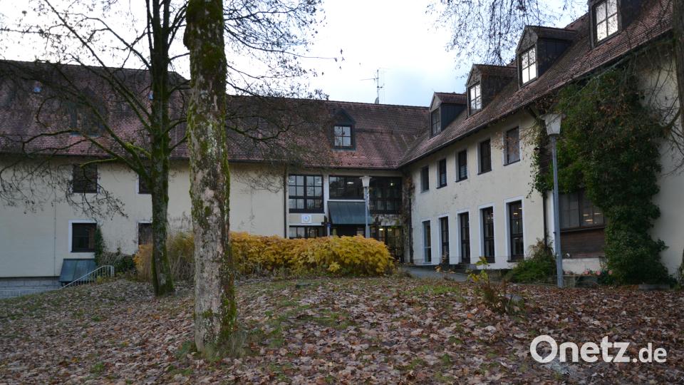 Die Jugendherberge Falkenberg, wie sie ganz offiziell heißt, liegt zwischen der Bundesstraße 299 und dem Waldnaabtal. Bild: as