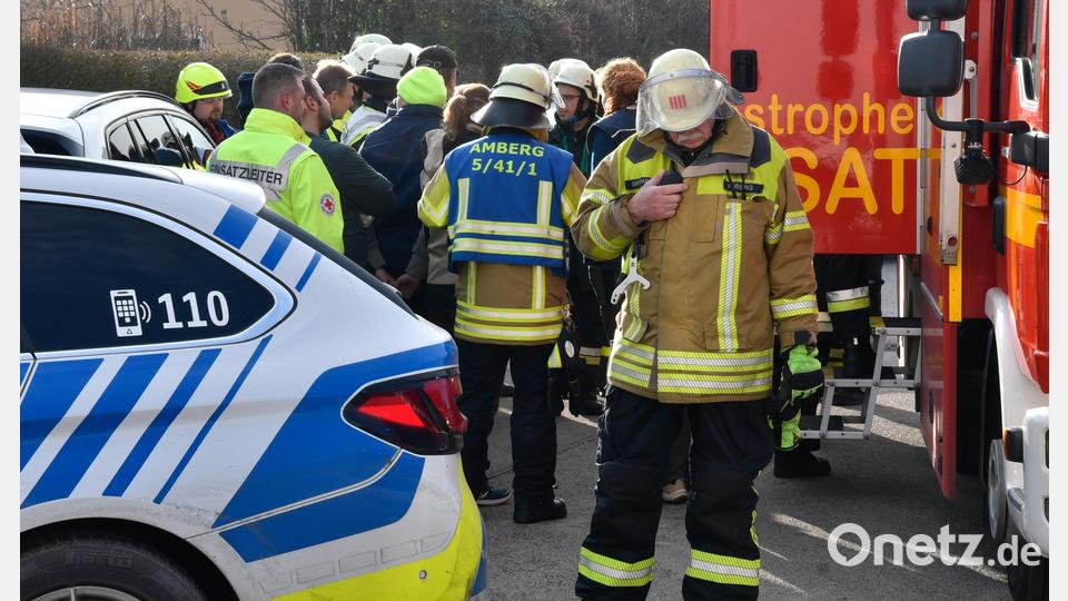 Beim Großbrand eines Schweinestalls in Hiltersdorf dürften sehr viele Schweine ums Leben gekommen sein, da die Tiere zunächst im Gebäude blieben. Bild: Petra Hartl