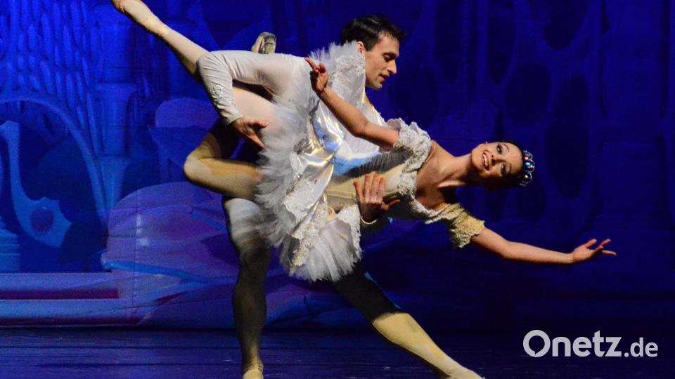 Marie (Yuliia Davydova) tanzt mit ihrem Prinzen (Andrii Varankin) zur Musik von Tschaikowsky. Bild: Kunz