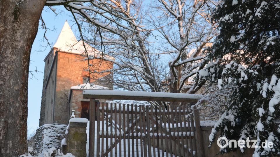 Das markante Erkennungszeichen der Ortschaft Waldau ist die Burg, die zu jeder Jahreszeit ein beliebtes Fotomotiv ist. Archivbild: dob