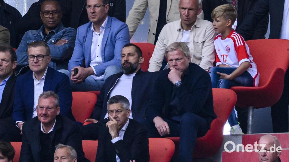 Entlassung trotz Meisterschaft: Hasan Salihamidzic (M) und Oliver Kahn (r) Bild: Tom Weller/dpa