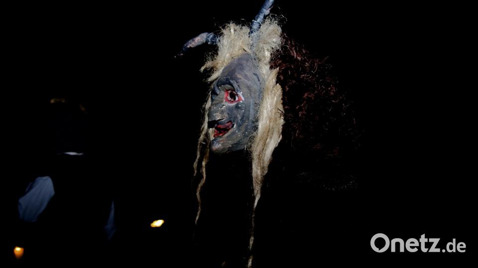 Die Rauhnacht und der Sagenweg entlang der Glasschleif wurde von der Gesellschaft „Steinwaldia“ Pullenreuth auf die Beine gestellt. Rund 1000 Besucher kamen zu der Veranstaltung am vergangenen Freitag. Bild: wro