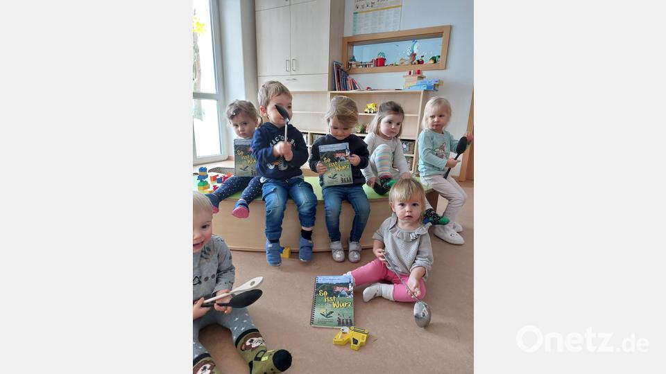 Kinder mit dem Kochbuch Bild: Christine Pöllath