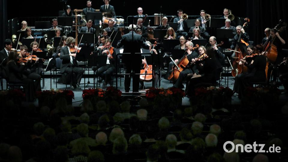 Es war wieder einmal der krönende Abschluss eines musikalischen Jahres: Das Silvesterkonzert des Amberger Sinfonieorchesters. Bild: Wolfgang Steinbacher