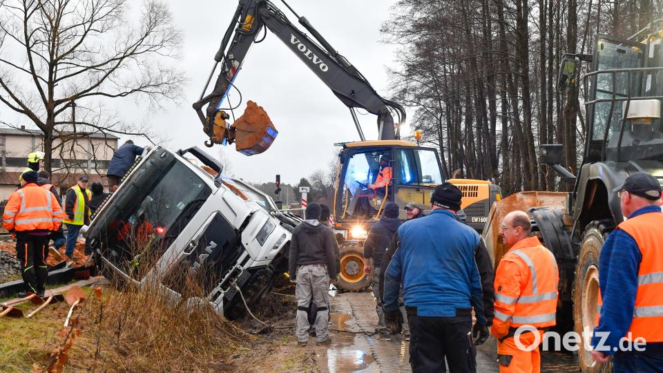Die Bergungsarbeiten dauerten mehrere Stunden. Bild: Petra Hartl