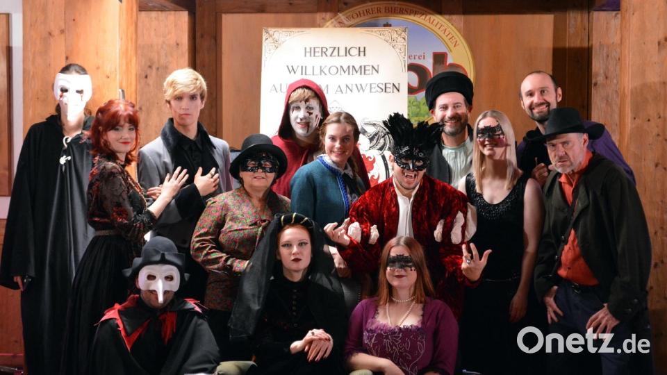 Das Team hinter Dinner mit Killer &quot;Das Geheimnis der Blutgräfin&quot;. Bild: Thomas Leitsbach/exb