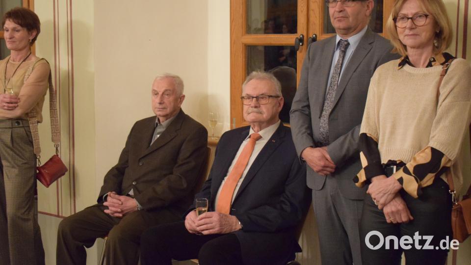 Zu den geladenen Gästen gehörten auch Altbürgermeister Albert Maier und der Ehrenbürger MdB a. D. Georg Pfannenstein. Bild: bnr