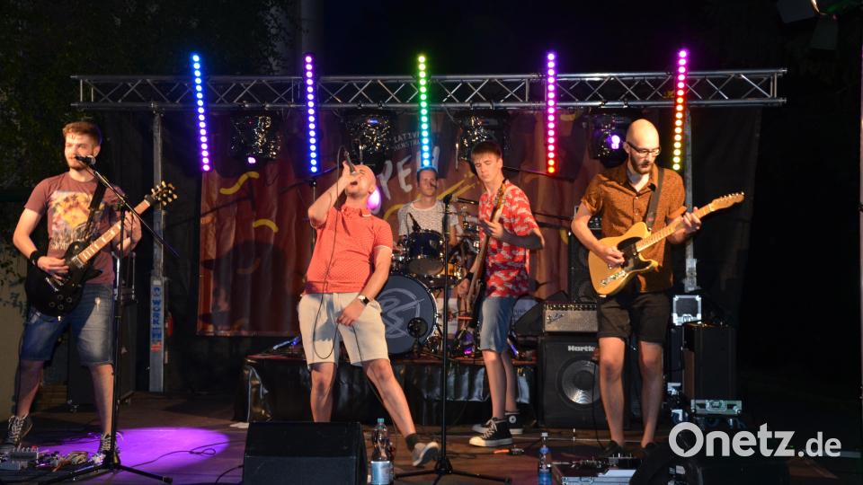 Die &quot;404 Whizzkids&quot; haben eine langen Tag hinter sich. Vor ihrem Auftritt beim &quot;Open Sound Festival&quot; spielten sie bereits beim Altstadtfest in Neumarkt. Bild: ens