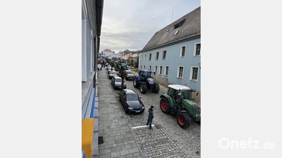 Zu einer Kundgebung hatten sich 700 bis 800 Menschen in Eschenbach versammelt. Bild: hut
