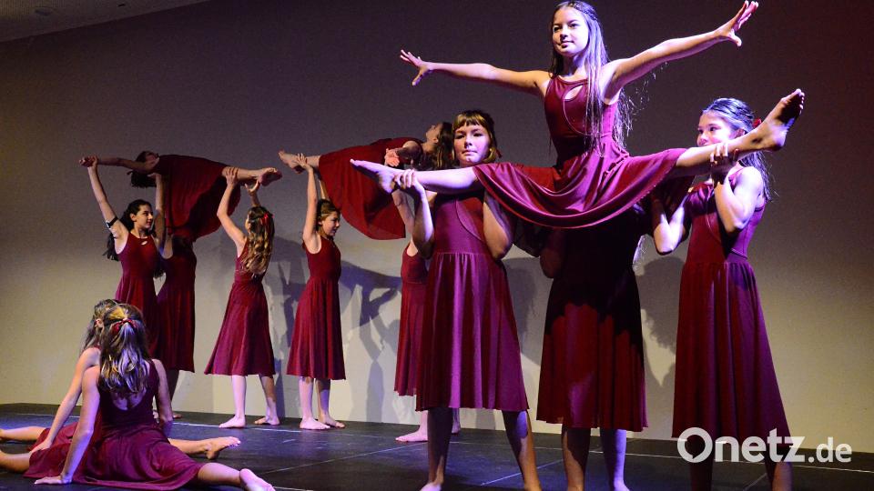 Zeigten eine tolle Choreografie: die Tänzerinnen des Turnerbunds Weiden. Bild: Kunz