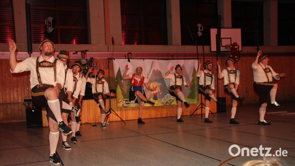 Das Männerballett Diesenbach Bild: frd