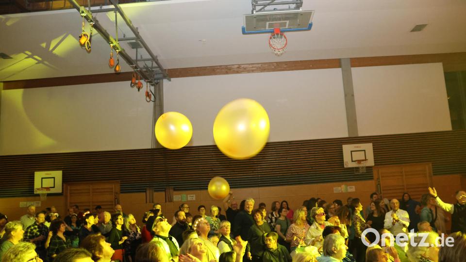 Die Luftballons hüfen von Station zu Station. Bild: rpp