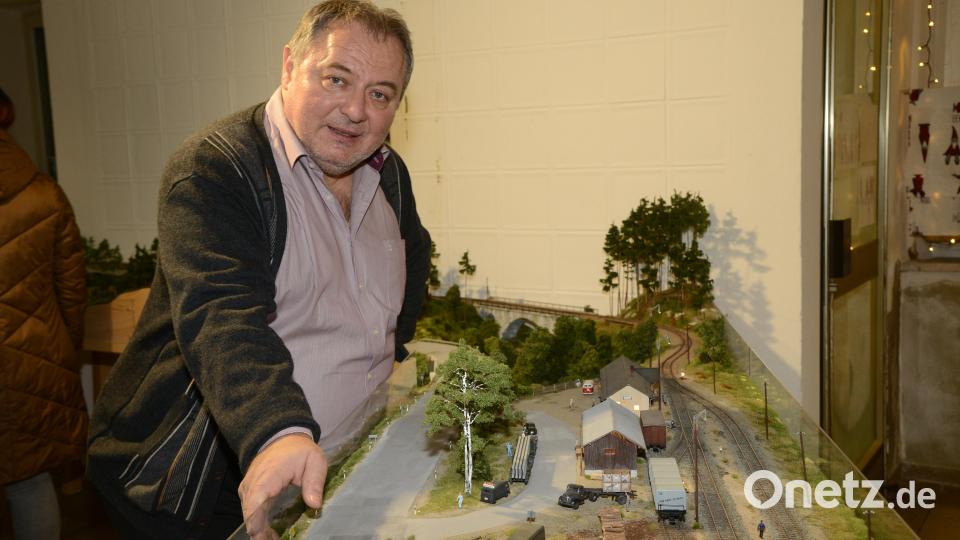 &quot;Die haben uns regelrecht überrannt&quot; - beschrieb Josef Preßl, Vorsitzender der Modellbahnfreunde Pleystein, den Besucheransturm zur Modellbahnausstellung am Dreikönigstag. Bild: bey