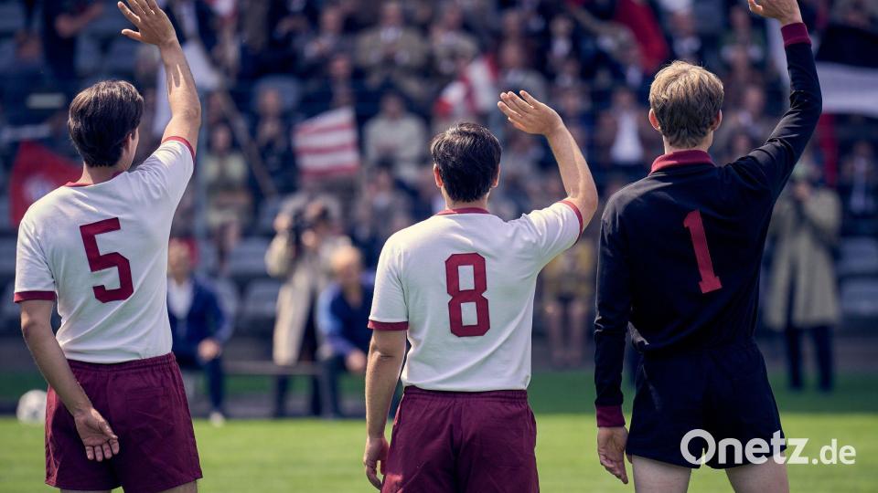 V.l.: Franz Beckenbauer (Moritz Lehmann), Gerd Müller (Markus Krojer), Sepp Maier (Paul Wellenhof) Bild: RTL / Frank Dicks