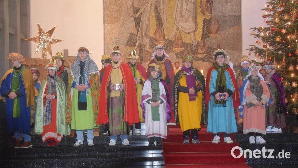 Bereits beim Gottesdienst verkünden die Sternsinger ihre Botschaft Bild: fz