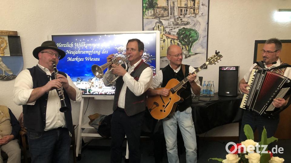 Für die Musik sorgte das Swing-Dudel-tett aus Oberfranken. Bild: wro