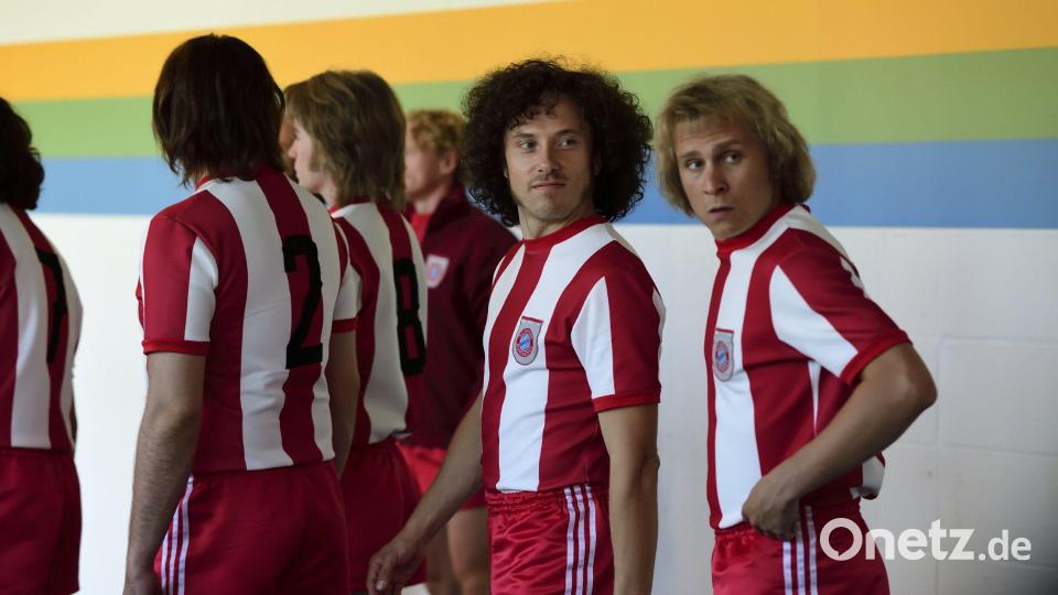 Paul Breitner (Jan-David Bürger, l.) und Uli Hoeneß (Max Hubacher) Bild: RTL / Jürgen Olzcyk
