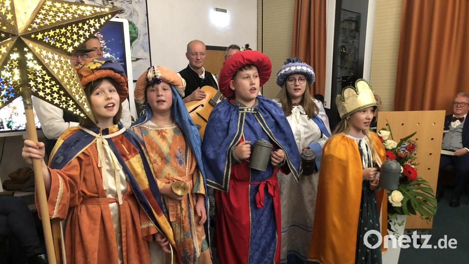 Für einen bunten Farbtupfer sorgte wieder eine Abordnung der Sternsinger von der Pfarrei Sankt Michael Wiesau. Bild: wro