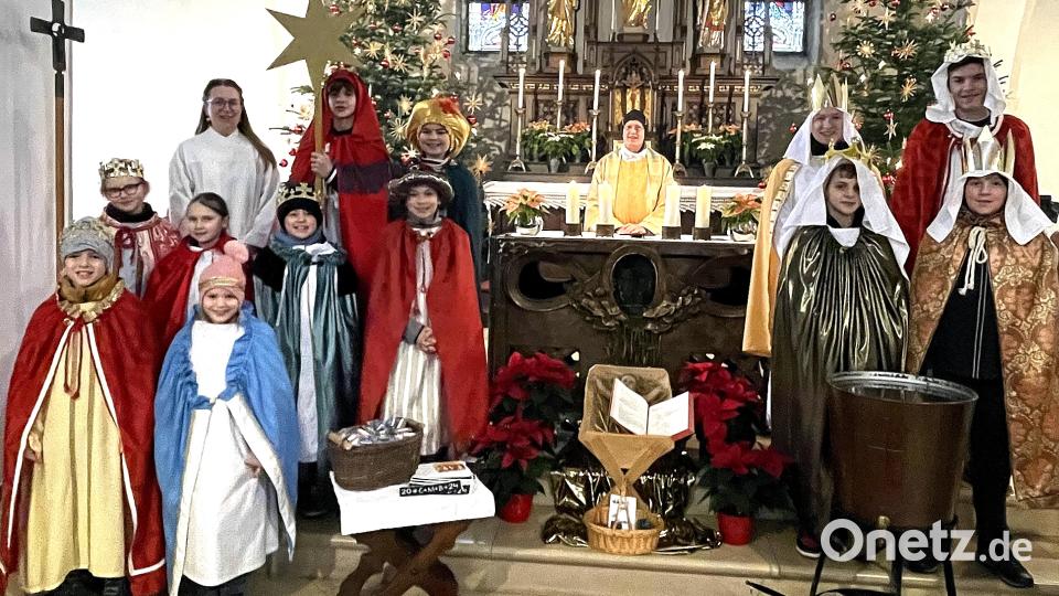 Beim Gottesdienst am Dreikönigstag kamen die Sternsinger zusammen. Auch in den Straßen von Rothenstadt und Ullersricht waren sie unterwegs. Bild: R. Kreuzer