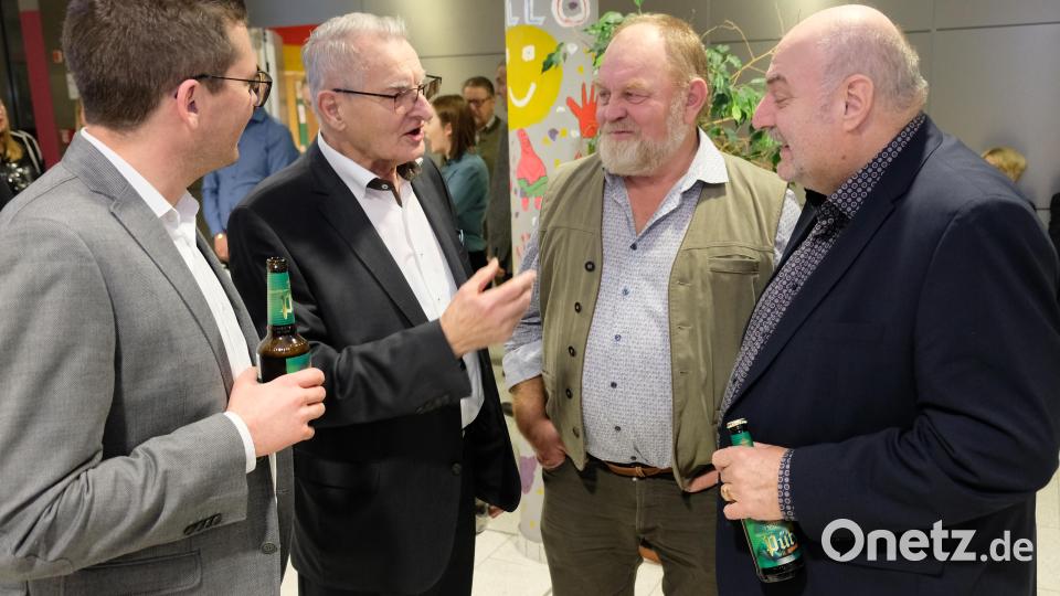 Ein wichtiger Bestandteil des Empfangs ist der zwanglose Gedankenaustausch unter dem Motto &quot;Durchs Redn kumma Leut zsamnn&quot; Bild: do