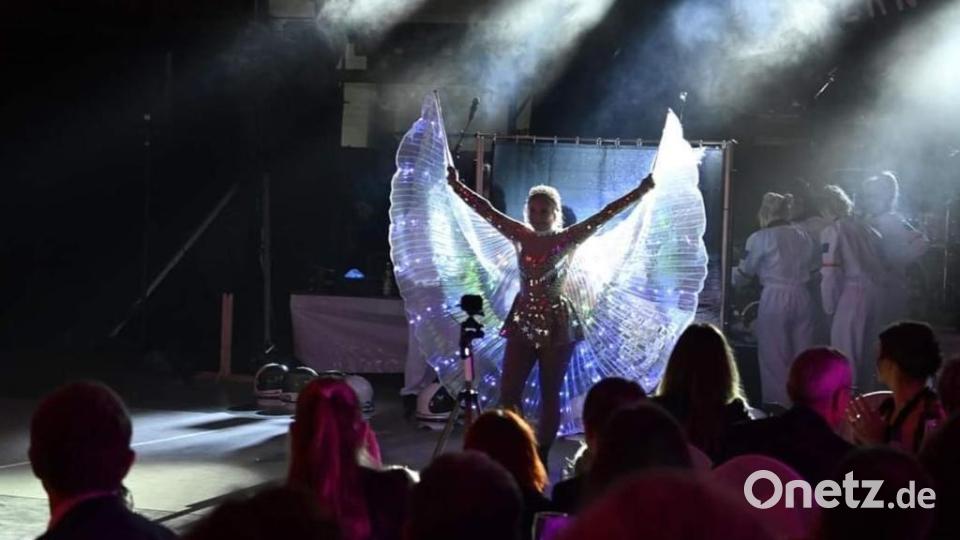 Die Jubiläumsfeier wird mit weiteren Showtänzen bereichert. Bild: FG Stulln/exb