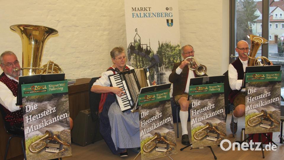 Musikalisch umrahmt wurde der Neujahrsempfang im Tagungszentrum von den Heusterz-Musikanten aus Tirschenreuth. Bild: wro