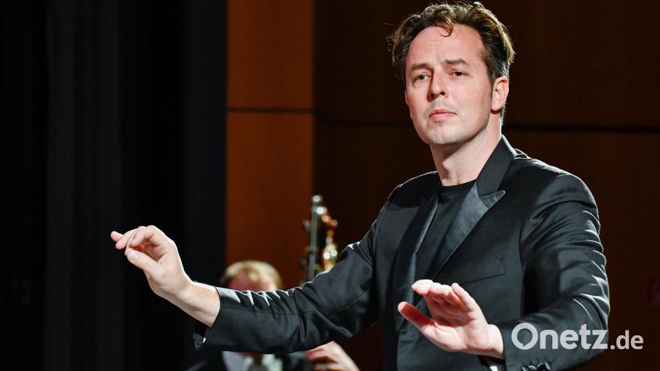 Dirigent Case Scaglione führte das Orchester perfekt. Bild: Petra Hartl