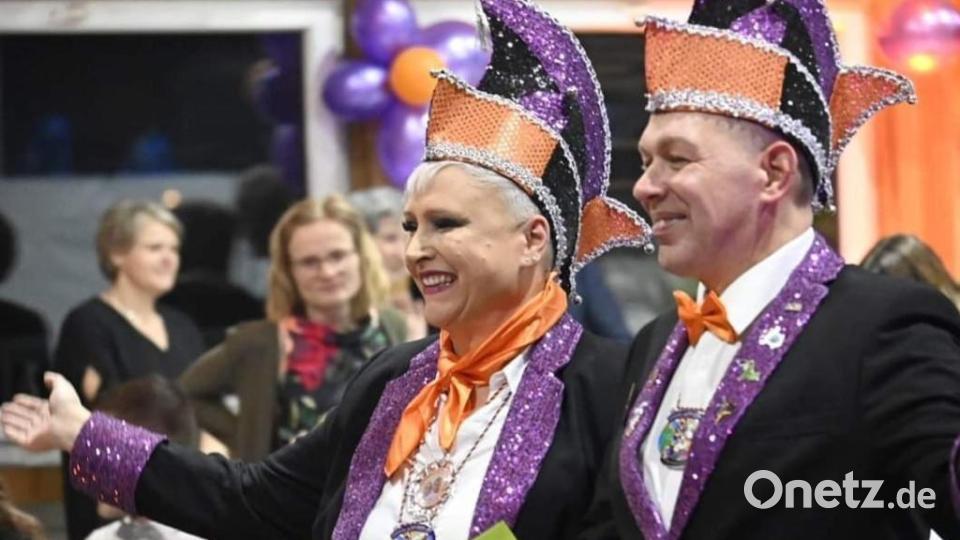 Durch das Programm führt Marion Raab, erste Präsidentin (links, mit Marko Menz, Vizepräsident). Bild: FG Stulln/exb