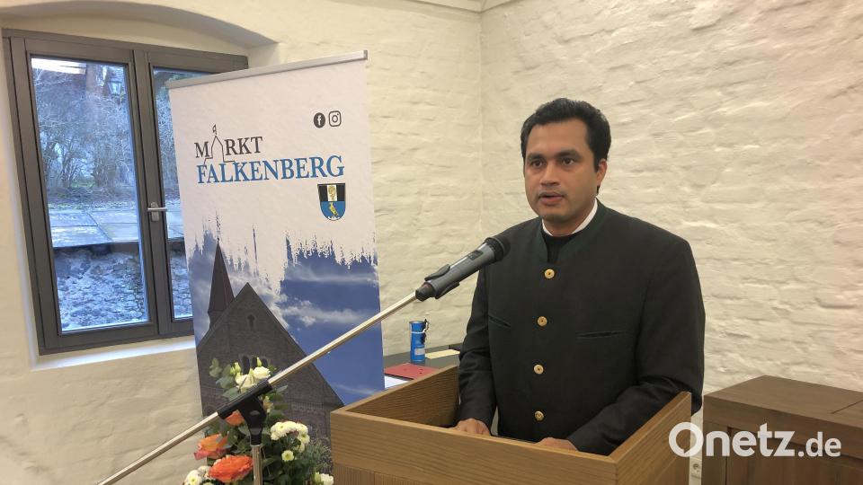 Im Namen der Pfarrei sprach der auch für Falkenberg zuständige Pfarrvikar aus Wiesau, Pater James. Bild: wro