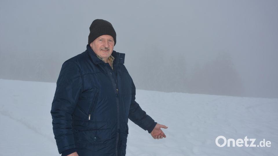 Alfons Lang an seinem Skihang in Pfaben. Das Bild entstand Mitte Dezember, als Skifahren bereits zeitweise möglich war. Archivbild: jr