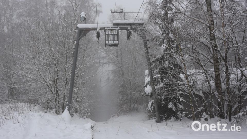 Wurde vom TÜV abgenommen und ist wintertauglich: der Skilift in Pfaben. Jetzt fehlt nur noch der Schnee, dann wird der Dieselmotor angeworfen. Archivbild: jr