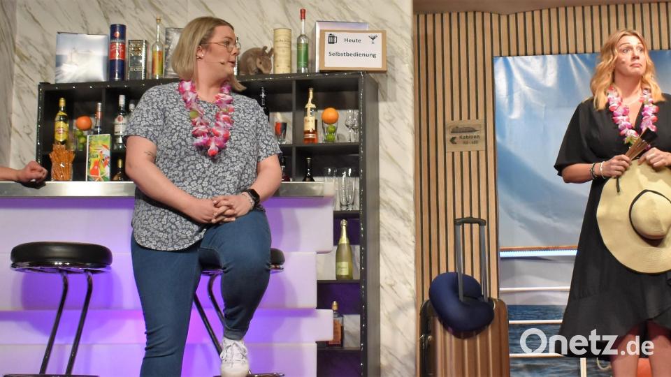 Die Katholische Theatergruppe spielt das Stück: &quot;Gürteltiere sind sexy&quot; und sorgt damit beim Publikum für herzhaftes Lachen. Bild: rgr